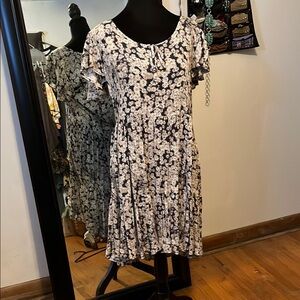 True Craft Black and White Flutter Sleeve Sundress